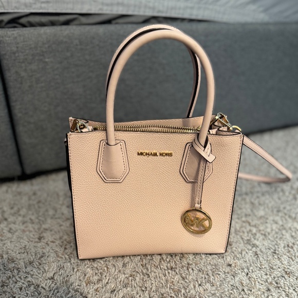 Michael Kors Purse - Picture 1 of 16